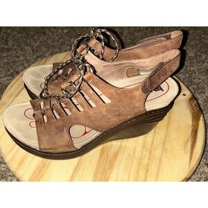 Bionica Sirus Lace up Wedge Sandal in Aztec Brown Size 8.5